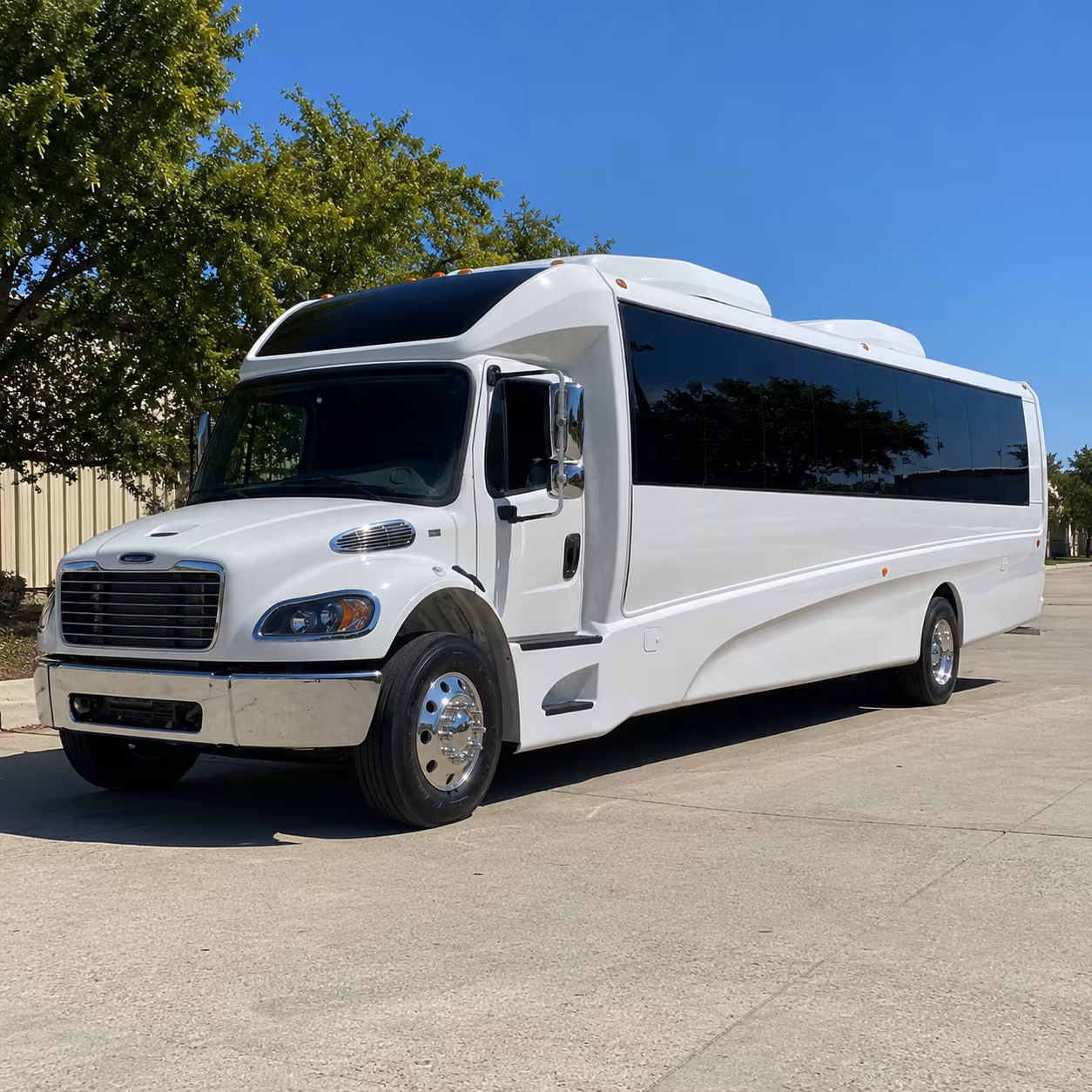 gloucester 18 passenger minibus