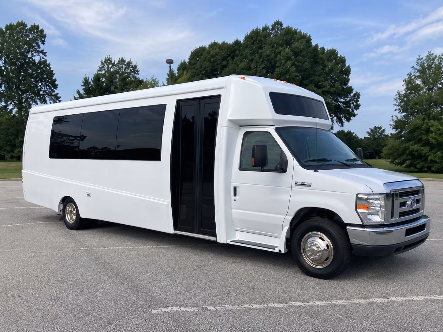 gloucester 18 passenger party bus