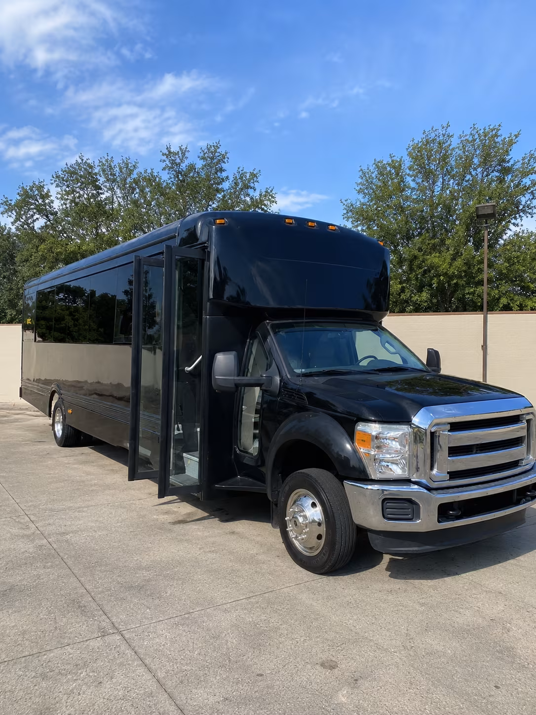 gloucester 20 passenger party bus
